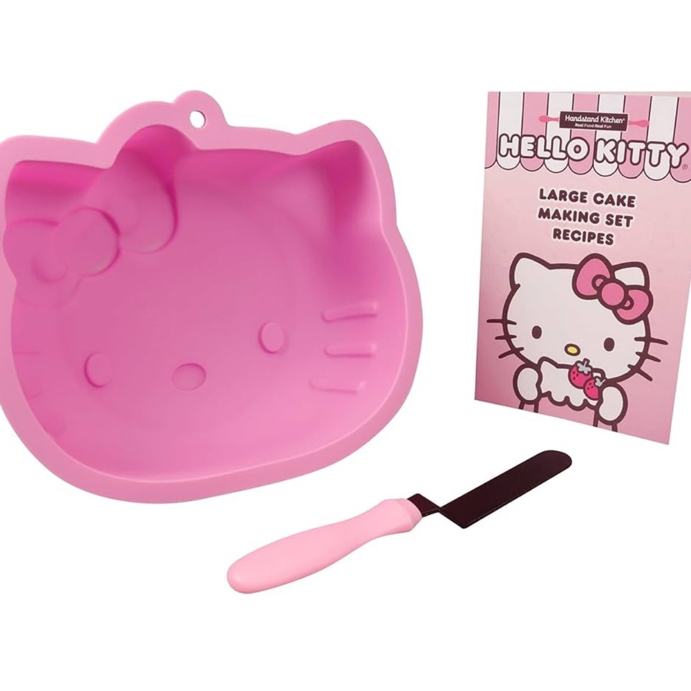 Hello Kitty Large cake making set NWT